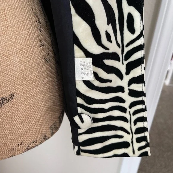 BISOU BISOU by Michele Bohbot Hand Zebra Blazer. 6 - Picture 6 of 9